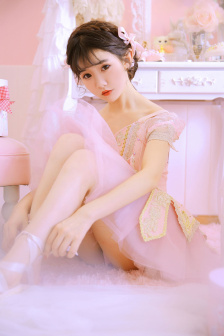 没戴奶罩两个乳头突出来